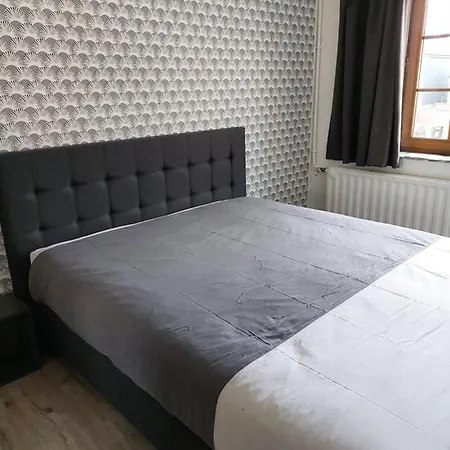 Aux Trois Petits Cochons