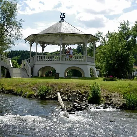 Aux Trois Petits Cochons דירה