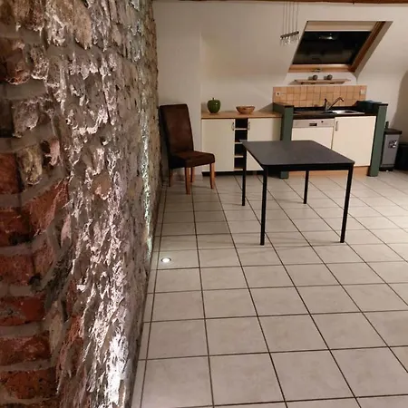 Aux Trois Petits Cochons דירה