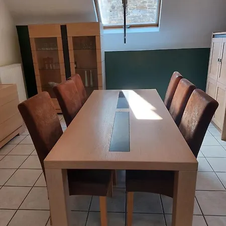 Aux Trois Petits Cochons