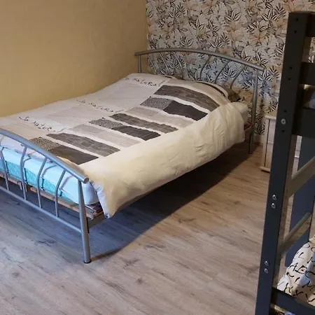 Aux Trois Petits Cochons דירה *