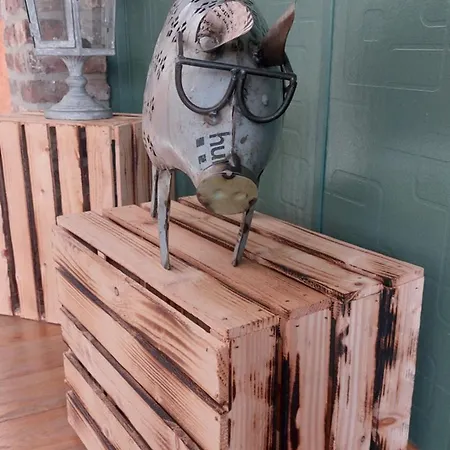 Aux Trois Petits Cochons * הוטון