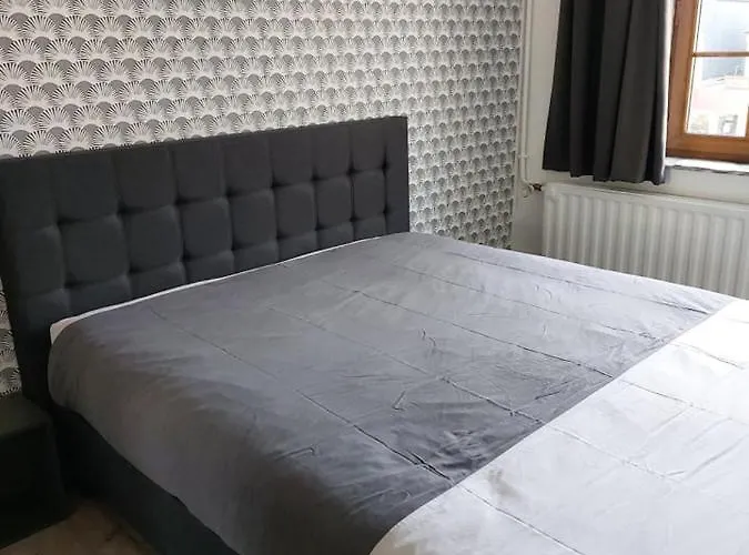 Aux Trois Petits Cochons