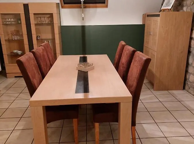 Aux Trois Petits Cochons Apartment